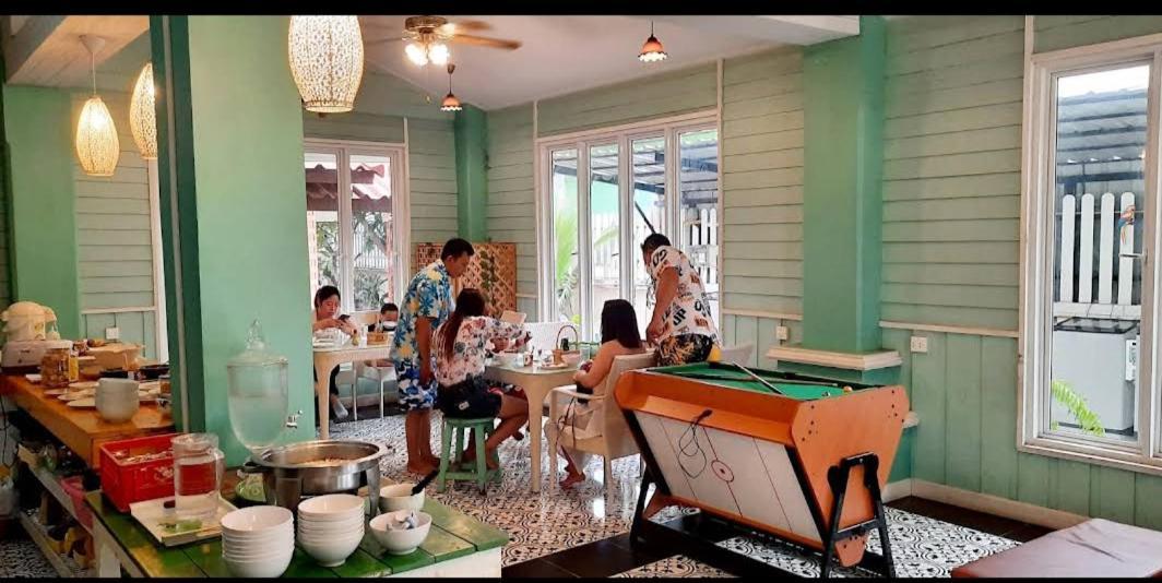 คิวทอง บังกะโล Koh Larn Extérieur photo