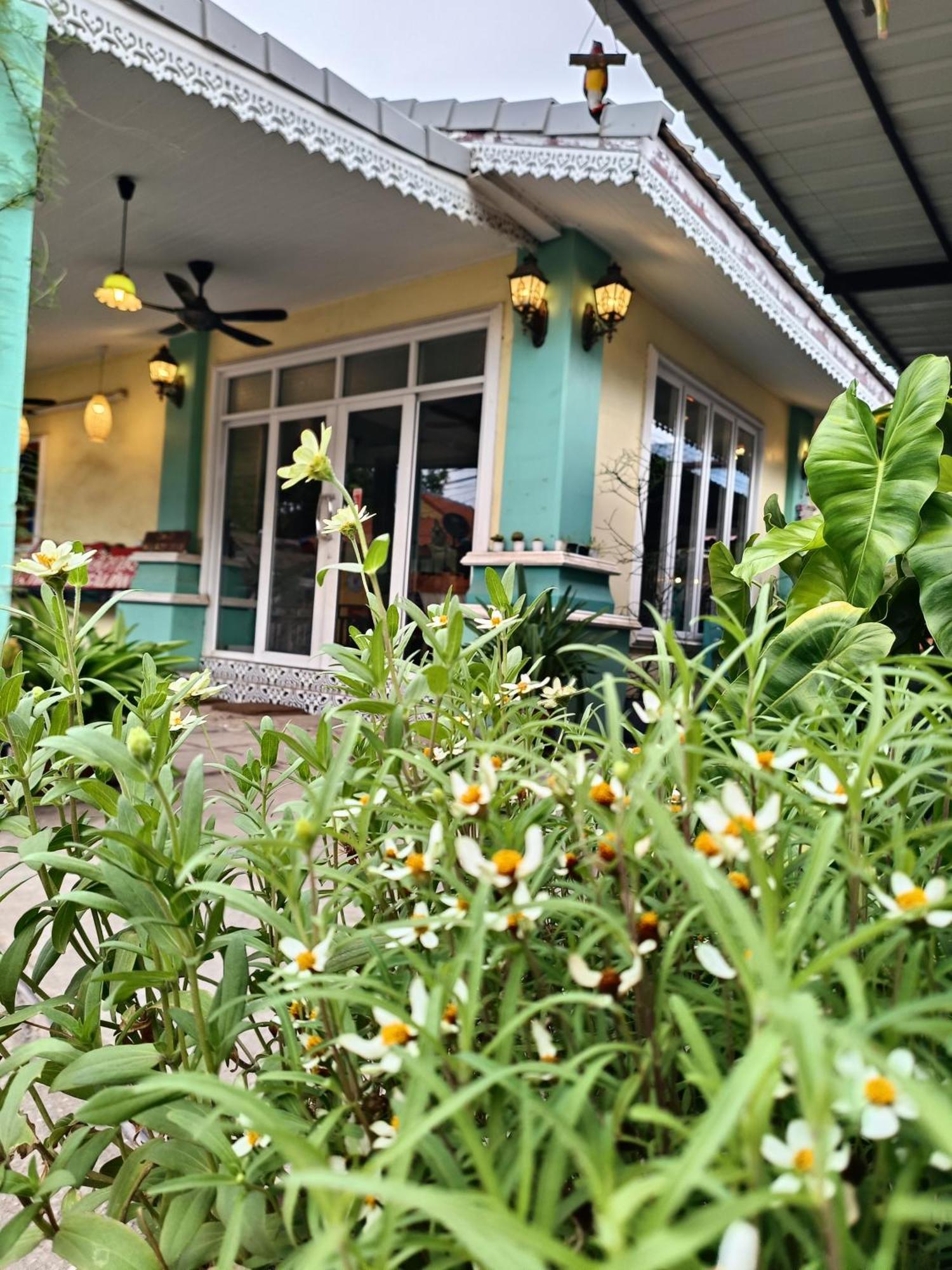 คิวทอง บังกะโล Koh Larn Extérieur photo